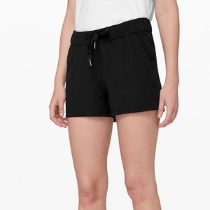 Lululemon On the Fly Short Woven 2.5"